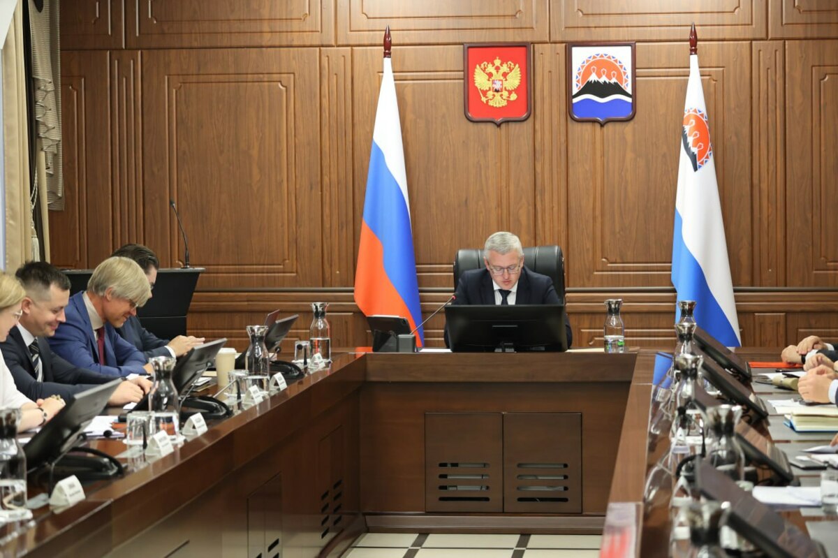 Выполнить минимальное благоустройство бывшей этно-деревни поручил Владимир Солодов