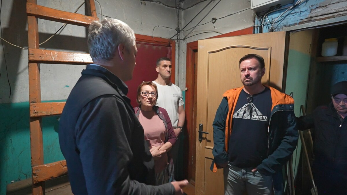 Ускорить работу по расселению аварийного жилья на Камчатке поручил Владимир Солодов